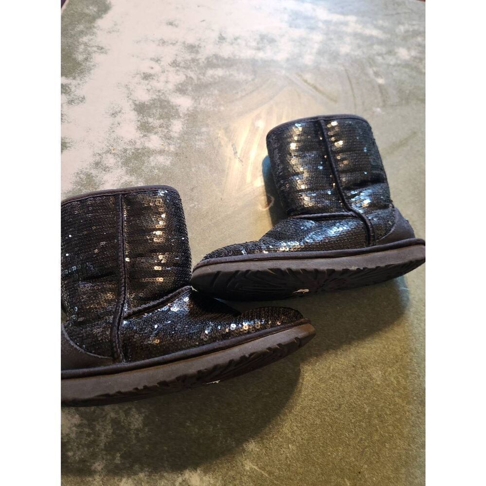 UGG Classic Sparkle black Boots sz 6